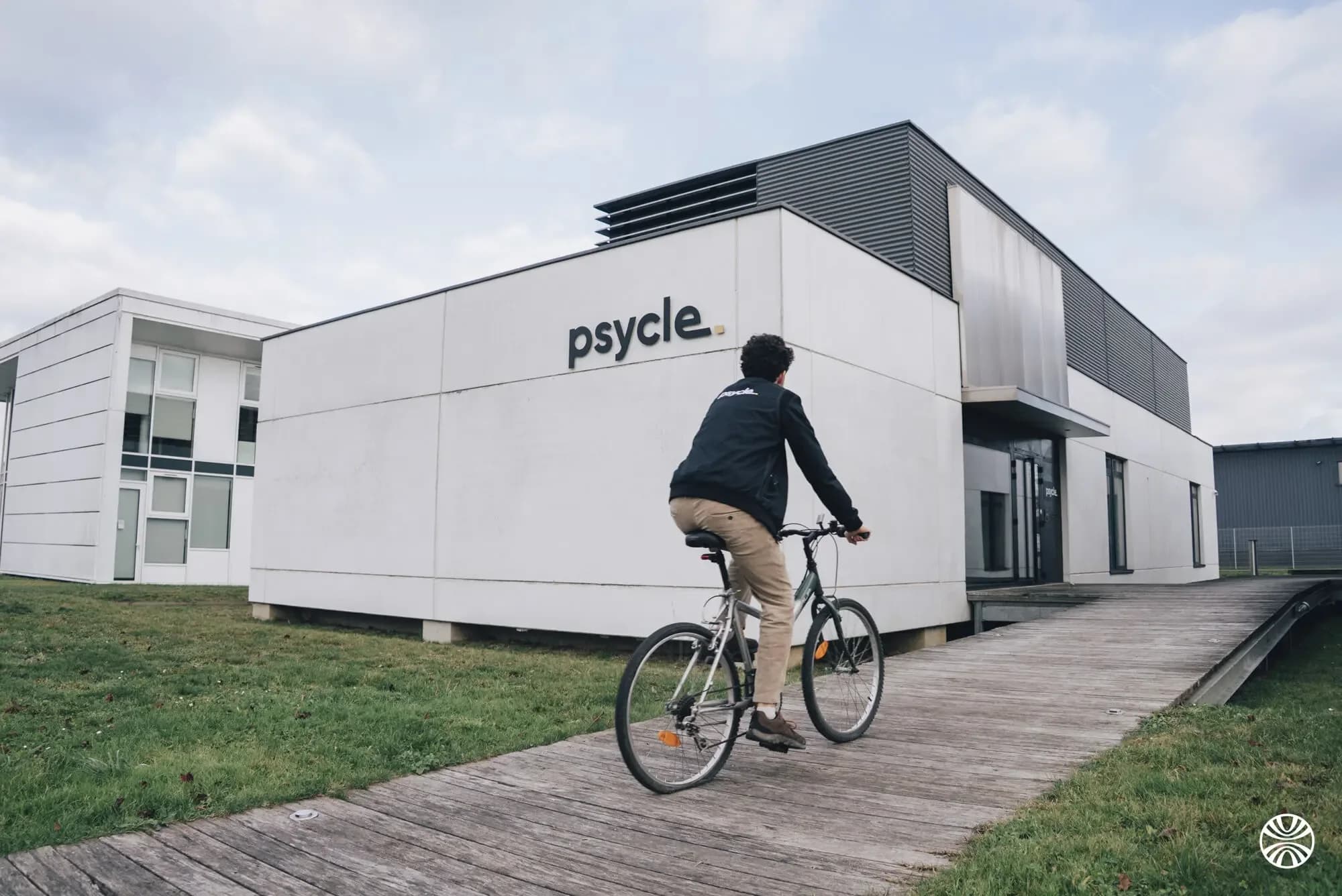 Arrivée de Vincent Noblet à vélo chez Psycle