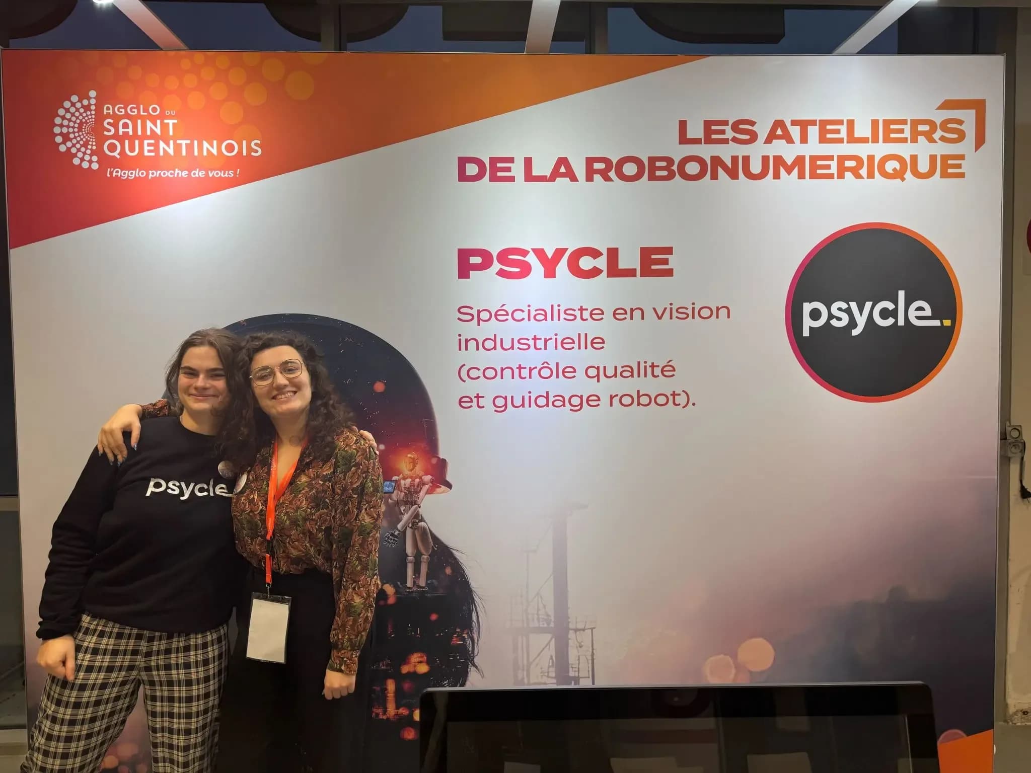 Océane Durand et Gabrielle Van de Vijver (Psycle) aux ateliers de la Robonumérique à Saint-Quentin